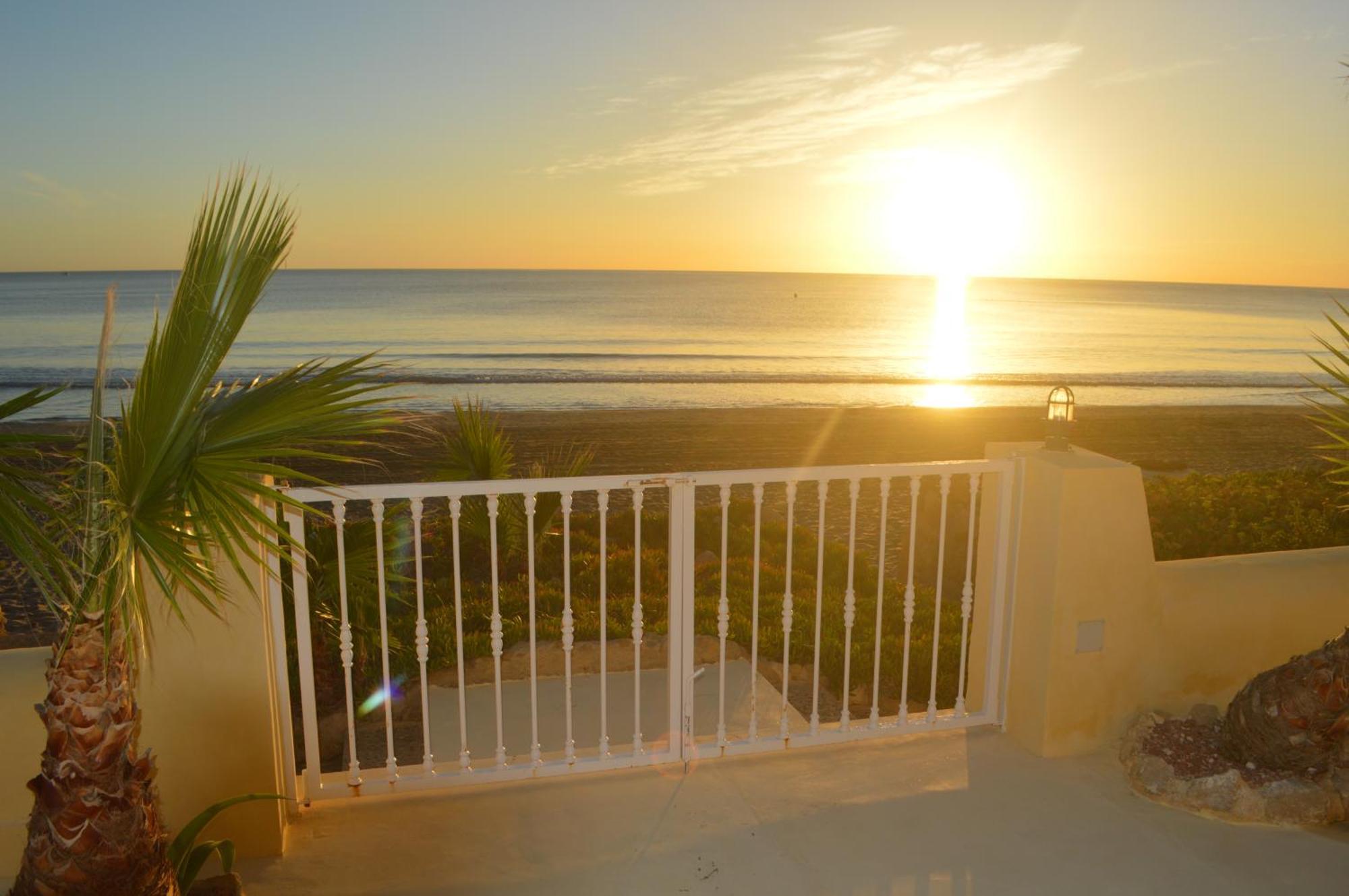 Maravilloso Apartamento Amanecer Cabo A Pie De Playa Y Mar En Chalet Roquetes Alicante Eksteriør billede